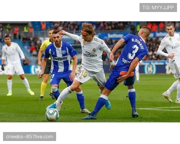 托尼·马丁内斯补时破门，阿拉维斯客场虽败犹荣